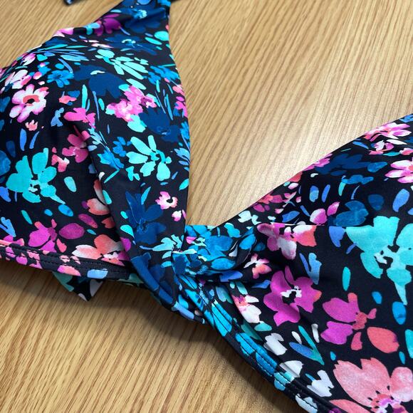 Island Escape Bikini Top - Picture 2 of 7